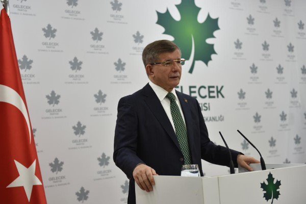 Davutoğlu’ndan yazar ve siyaset bilimci Çalık için taziye mesajı