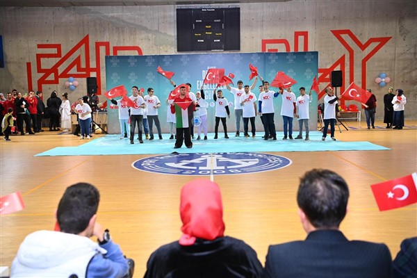 Tuzla’da özel çocuklar 3 Aralık Dünya Engelliler Günü kapsamında yeteneklerini sergiledi