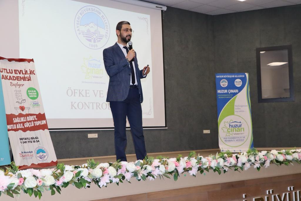 Kayseri’nin Mutlu Evlilik Akademisi’nde 97 kişi sertifikasını aldı