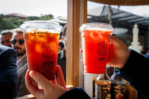 İzmirli Kahve’nin ikinci şubesi Bornova’da açıldı