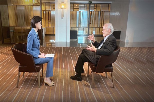 Nobelli fizikçi Gross’tan CMG’ye özel röportaj