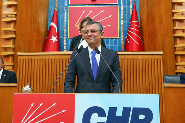 CHP Genel Başkanı Özel: “Geleceğimizi gençlerimizle birlikte kuracağız!”