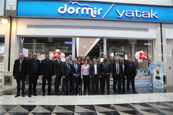 Vali Çiçek ve Başkan Büyükkılıç, Kumsmall Mobilya İndirim Festivali’ne Katıldı