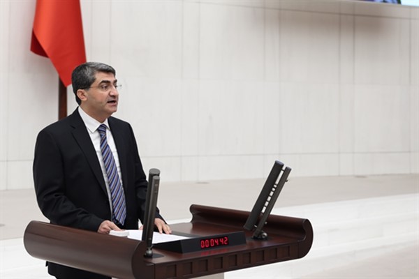 Ekmen: “Hamaseti bırakın, milletin derdine deva olun”