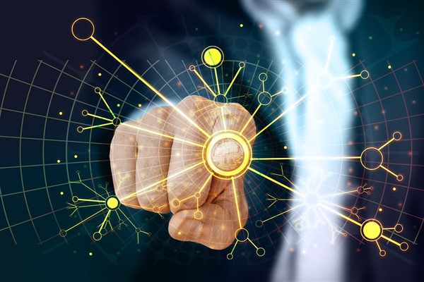 Karis: “Teknolojinin potansiyelini bireysel saygınlıkla dengelemek hayati önem taşıyor”