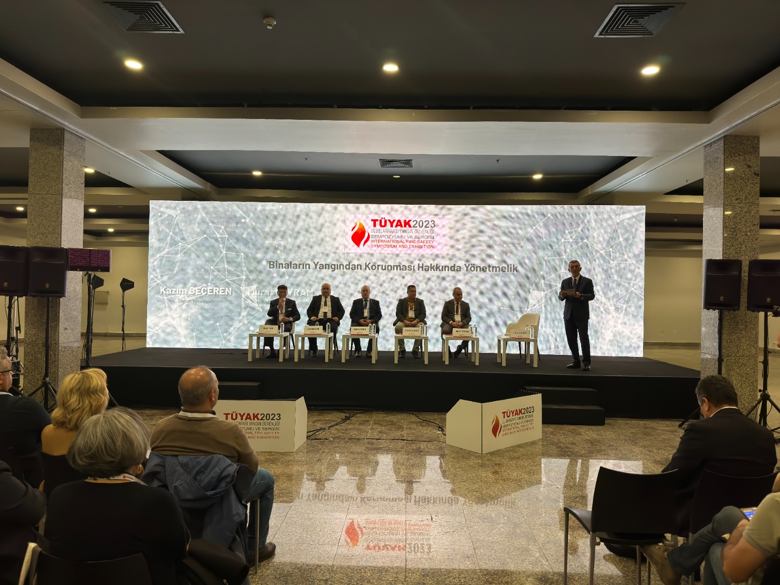 İzmir İtfaiyesi’nden uzman isimler Uluslararası Yangın Güvenliği Sempozyumu’na katıldı