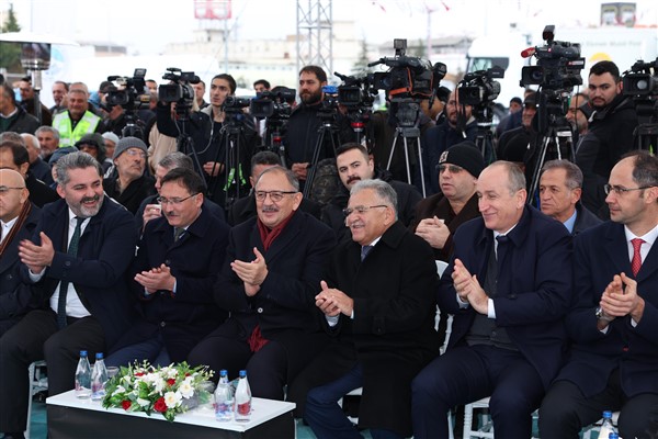 Bakan Özhaseki’den Başkan Büyükkılıç’ın projesi için TOKİ’ye talimat