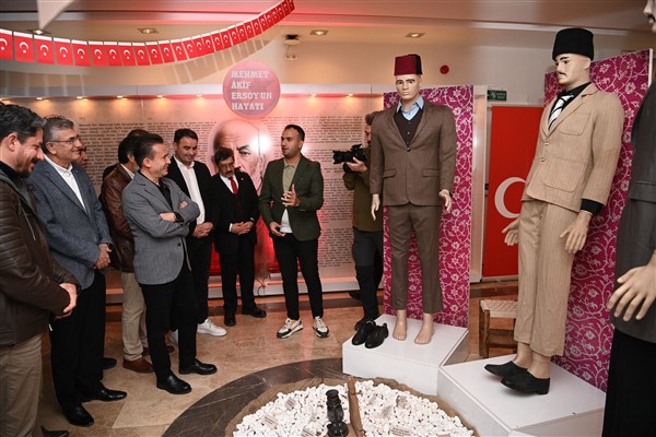 Tuzla’da Türk’ün Özü Akif’in Sözü Mehmet Akif Ersoy Sergisi açıldı
