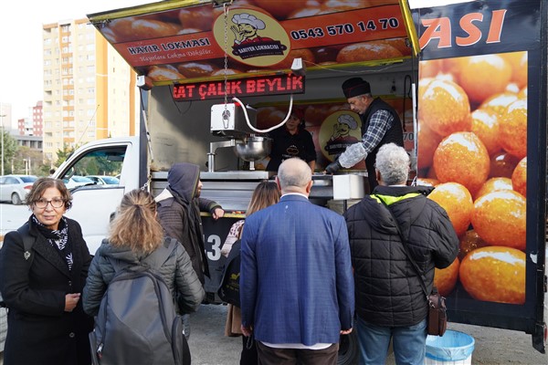 Beylikdüzü’nde şehitler için lokma dağıtıldı