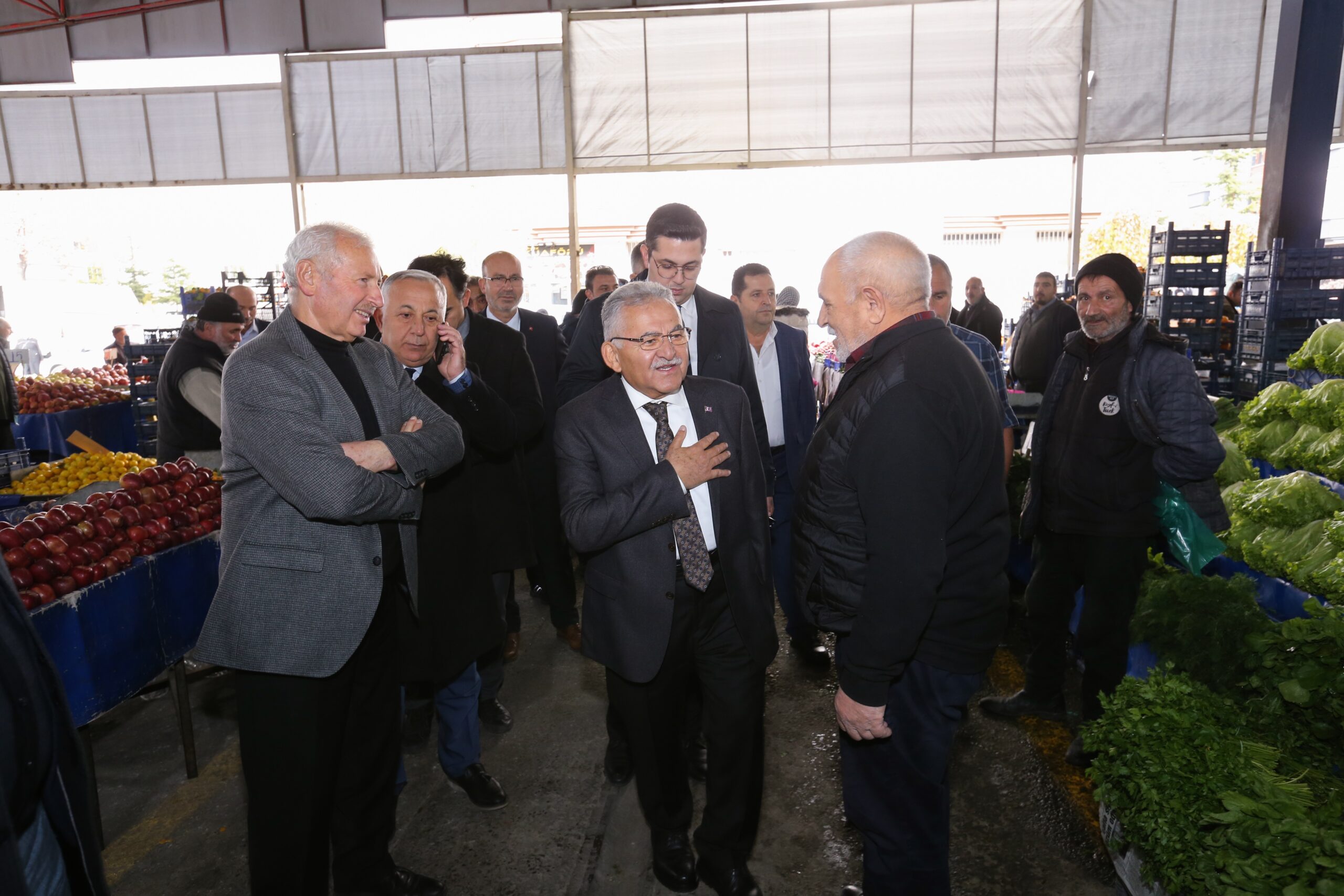 Başkan Büyükkılıç’tan “pazar yeri” ziyareti