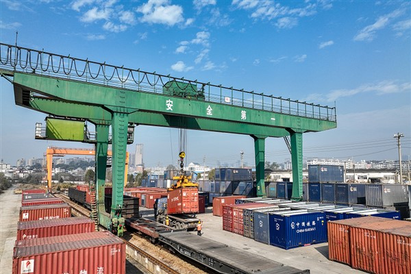 Xinjiang’da demir yoluyla taşınan yük hacmi 200 milyon tona ulaştı