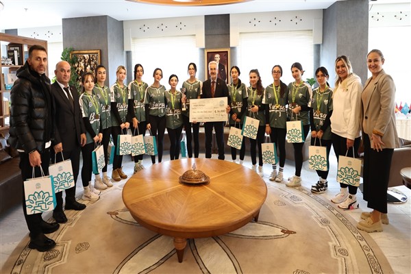 Nilüfer’in başarılı sporcularından Başkan Erdem’e ziyaret