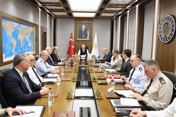 Bakan Güler: “Irak ve Suriye kuzeyinde toplam 71 hedefe hava harekatı icra ettik”