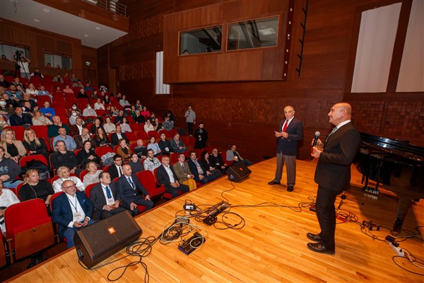 İzmir’de Cumhuriyet’in 100’üncü yılı temalı beste yarışmasının ödül töreni yapıldı