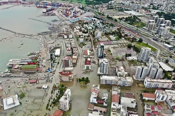 İskenderun’da yağış ve deniz taşkınından zarar görenlere nakdi destek