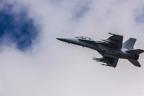 Savaş uçakları Lübnan’daki Hizbullah hedeflerine baskın düzenledi