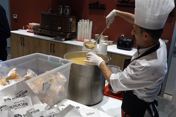 Malatya Büyükşehir Belediyesi’nden öğrencilere ikram