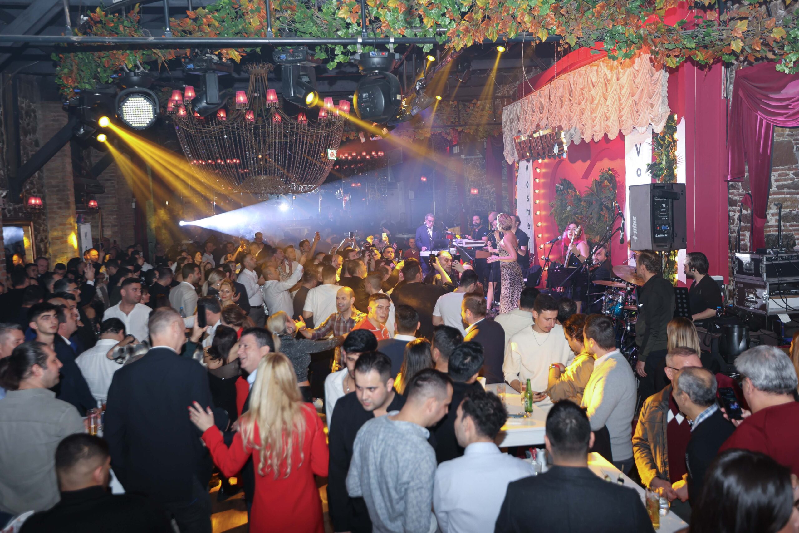 Vosmer Otomotiv, çalışanlarıyla yeni yılı kutladı