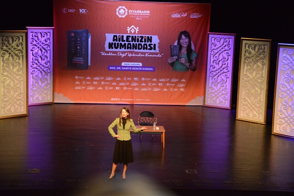 Diyarbakır’da “Ailenizin Kumandası” söyleşisi yapıldı