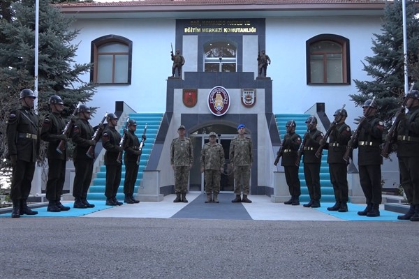 Orgeneral Bayraktaroğlu, Isparta’da konuşlu birliklerde incelemelerde bulundu