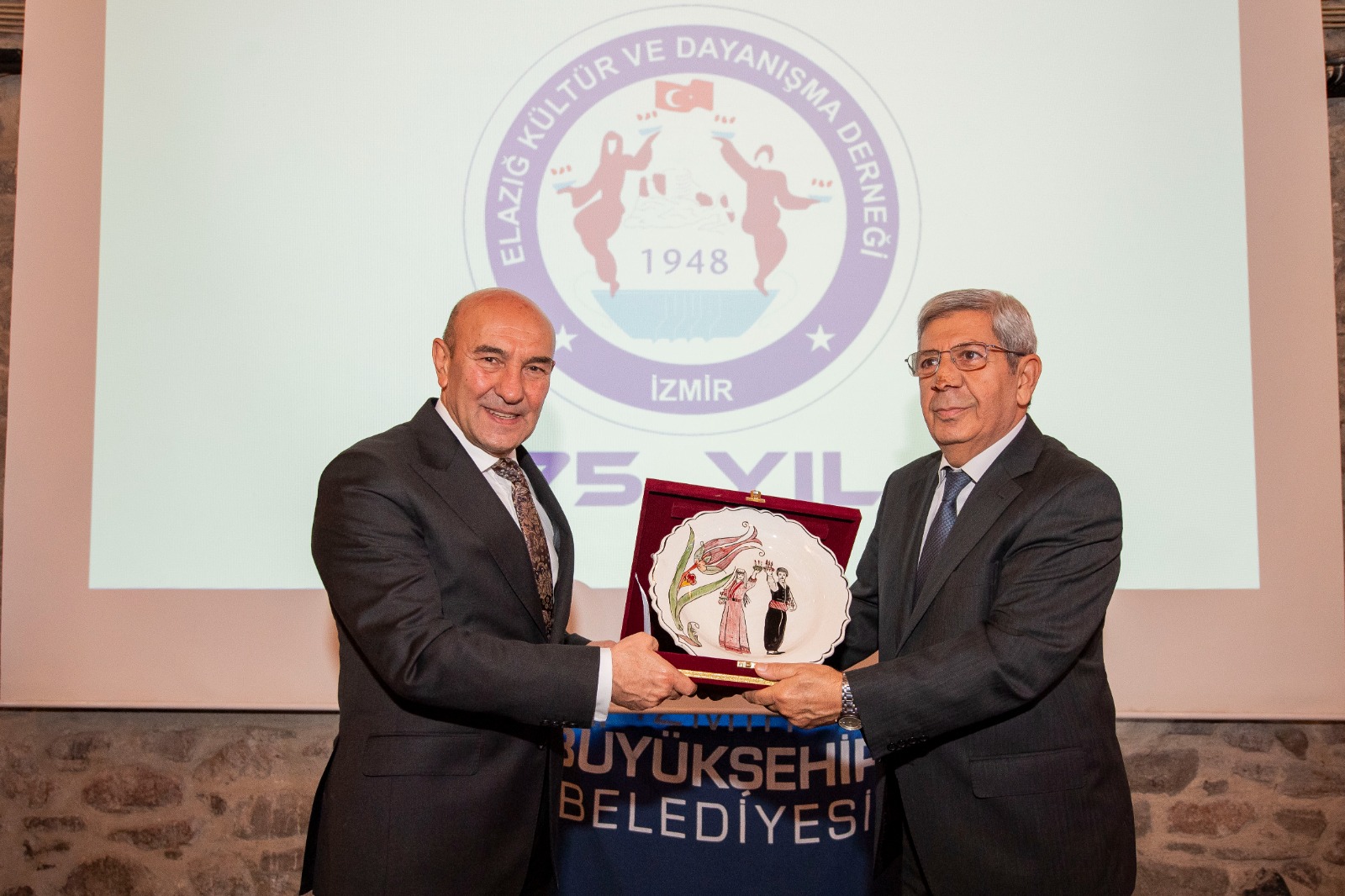 Başkan Soyer, kentteki Elazığlılarla buluştu