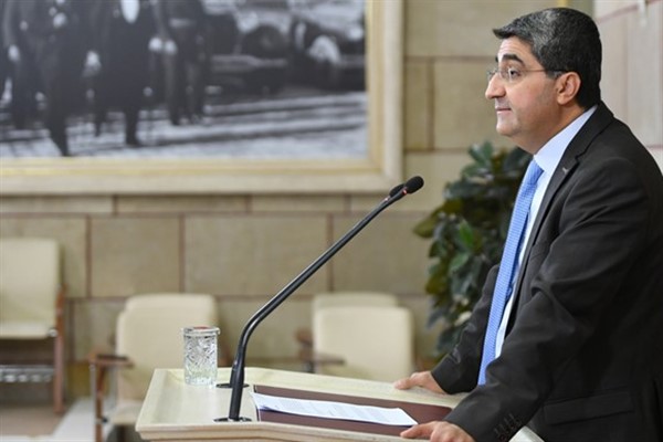 Ekmen: “Kamuda tasarruf kararlarına rağmen valiler neden lüks araçlara biniyor?”