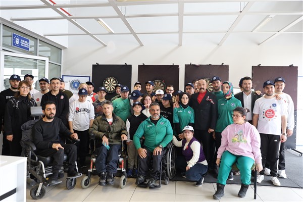 Özel gereksinimli bireyler, ‘Engelsiz Dart Turnuvası’nda yarıştı