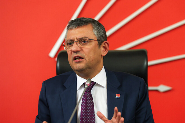 Özel, Sosyal Demokrasi Derneği’ni ziyaret etti