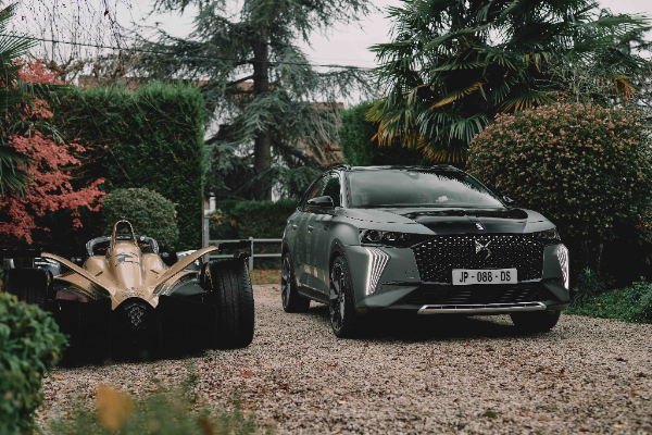 Jean-Eric Vergne, özel olarak tasarlanan DS 7 E-Tense 4×4 360’a geçiş yaptı