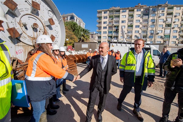 Buca Metrosu’nda beklenen TBM’ler temel kazısına indirildi