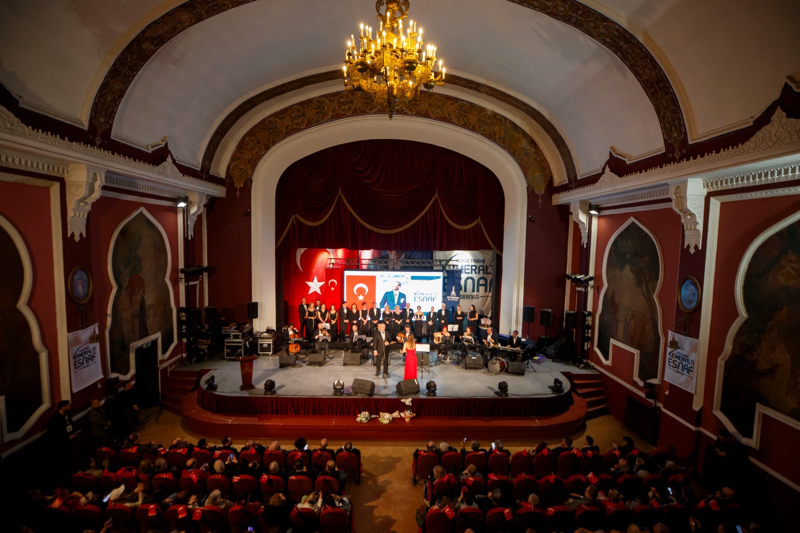 Kemeraltı’nın asırlık işletmelerine onur plaketi
