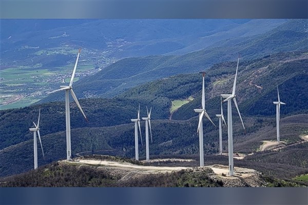 Çin’in 2 bin 200 metre yükseklikteki rüzgar santrali üretime başladı