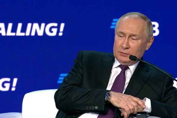 Putin, Mısır Cumhurbaşkanı El Sisi ile telefonda görüştü