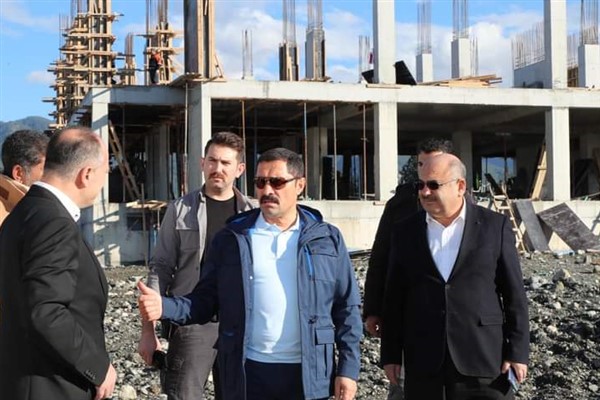 Vali Masatlı, 16 derslikli okulun inşaatında incelemelerde bulundu