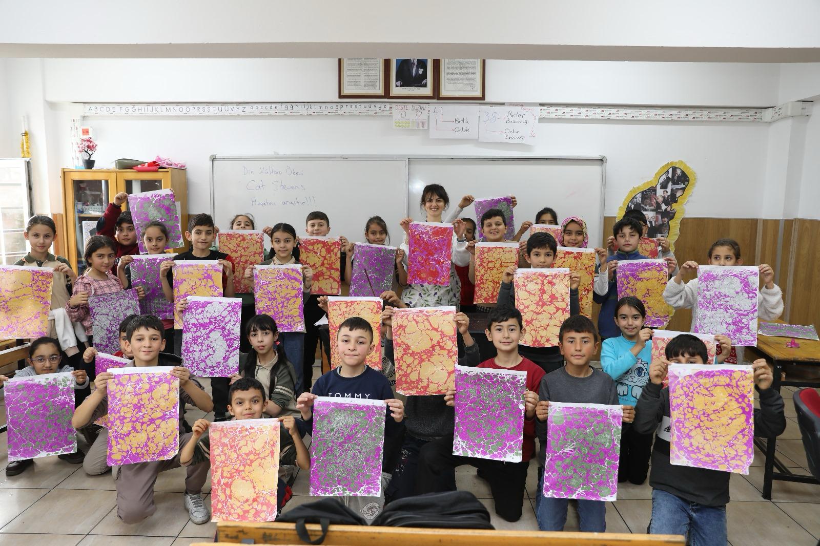 Kayseri Büyükşehir, minikler için okullarında ebru etkinliği düzenledi