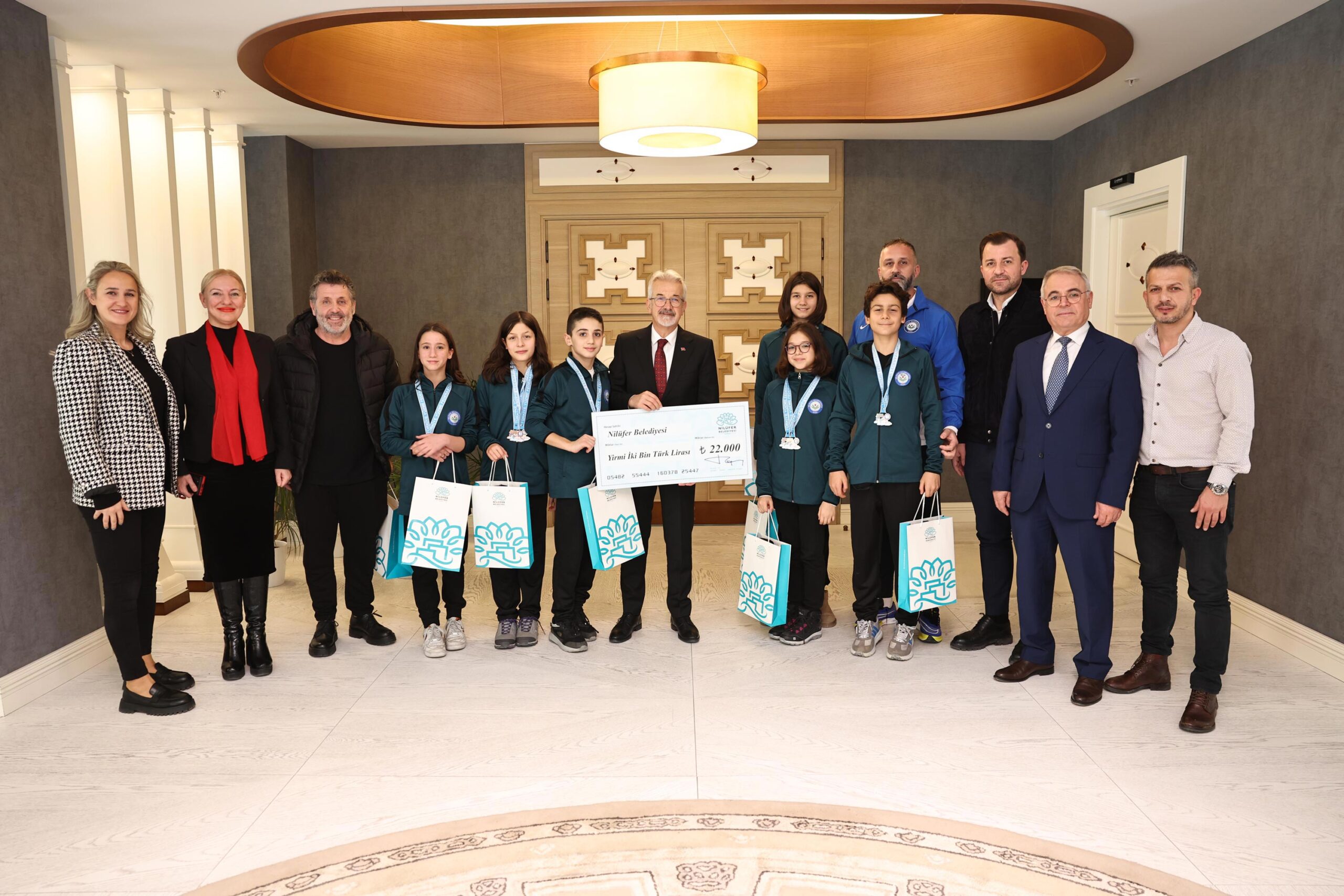 Nilüfer’in genç yüzücüleri derecelerle döndü