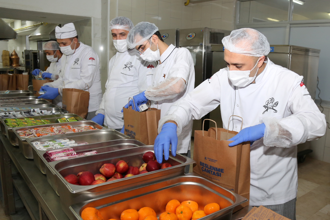 Küçükçekmece’den öğrencilere beslenme desteği