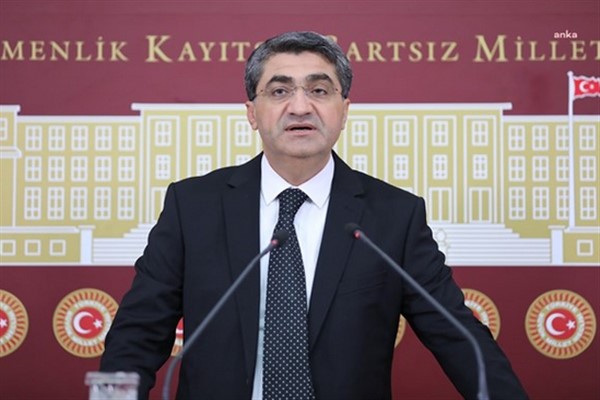 Ekmen: “Esat Oktay Yıldıran’ın adının bir okula verilmesi akıl tutulmasıdır”