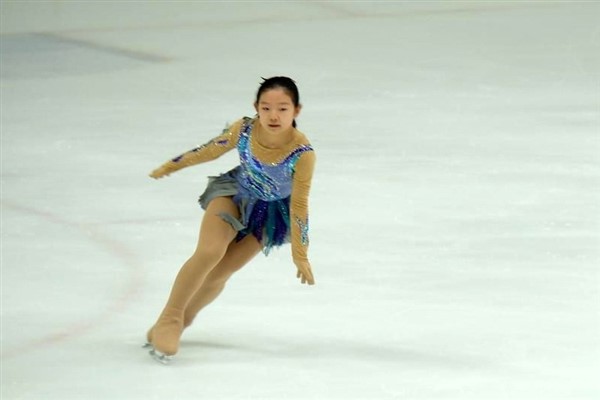 Büyükşehir sporcusu Deniz, buz pateninde altın madalya kazandı