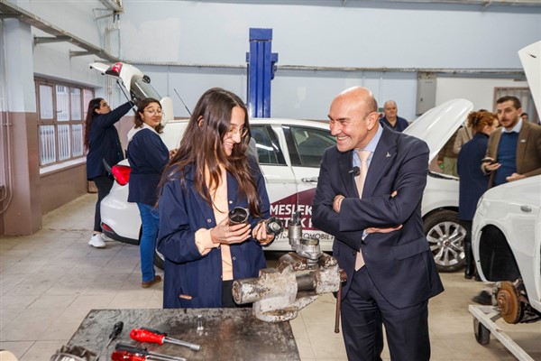 İzmir Büyükşehir Belediyesi, otomotiv sektörüne kadın ustalar yetiştirdi –  Sanayi Haber Ajansı / Industry News Agency