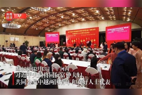 Xi Jinping ve Nguyen Phu Trong Hanoi’de gençlik temsilcileriyle buluştu