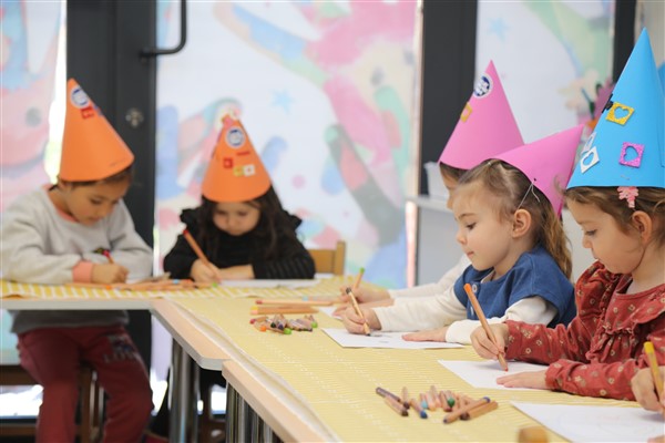 Eğitim merkezlerinde yeni yıl coşkusu