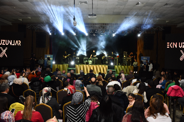 Esenyurt’ta Ekin Uzunlar sahne aldı