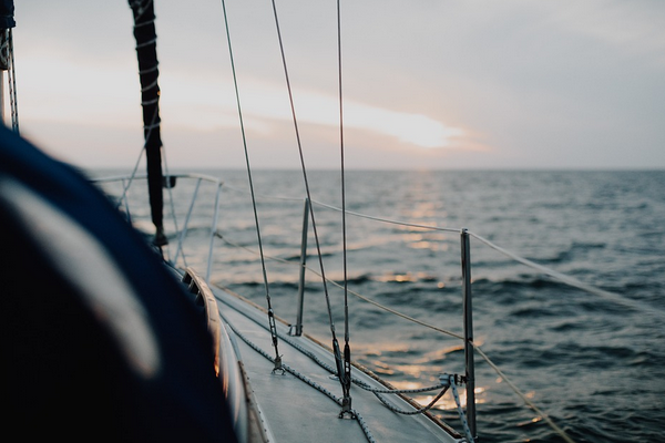 Tuna Nehri’nde mayına çarpan gemi karaya oturdu