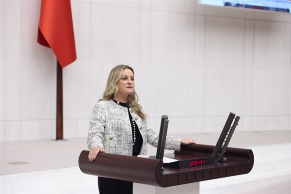 Ösen: “Hükümet, Karşıyaka Stadyumu’nu tamamlayarak hizmete açmalı”