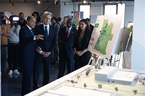 Blinken: “ABD, Afrika’yı küresel pazarlara daha iyi bağlayacak bir dizi yatırım yapıyor”