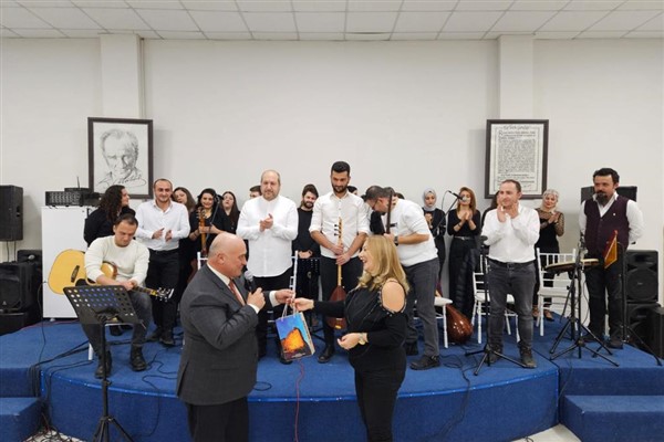 Gençlik Korosu, Han ilçesinde konser verdi