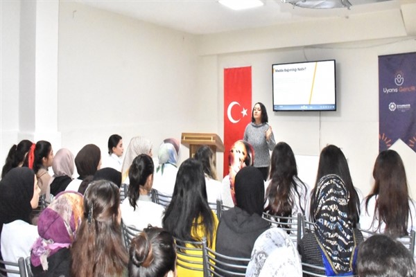 Öğrencilere “Madde Bağımlılığına Yönelik Koruyucu Önleyici” seminer