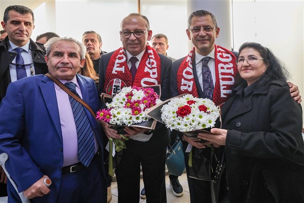 Özel, Turgutlu’da muhtarlarla ve STK temsilcileri ile bir araya geldi