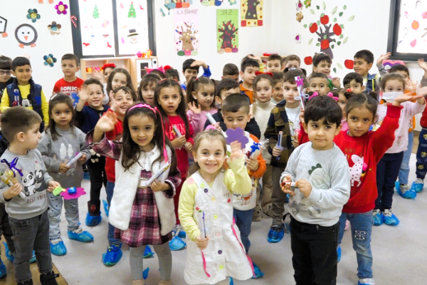 Bornova’da minikler karne heyecanı yaşadı